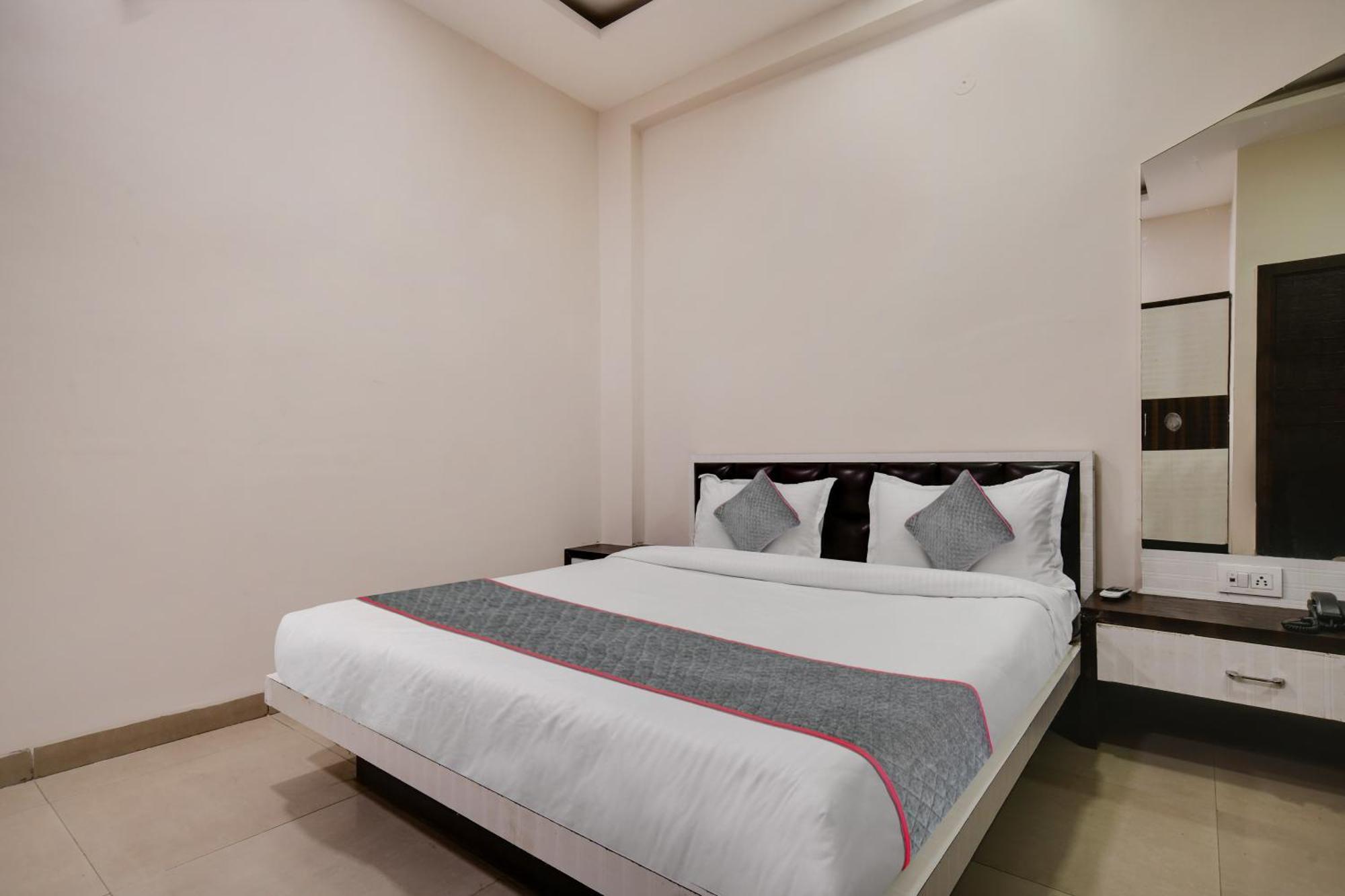Townhouse Prime Stay Индаур Экстерьер фото