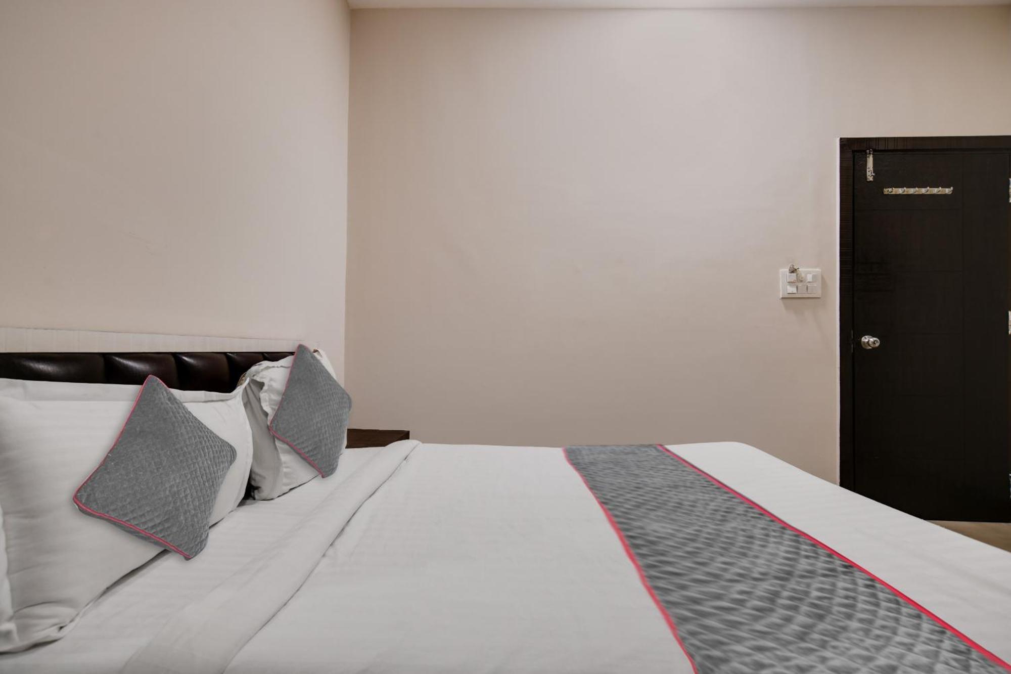 Townhouse Prime Stay Индаур Экстерьер фото