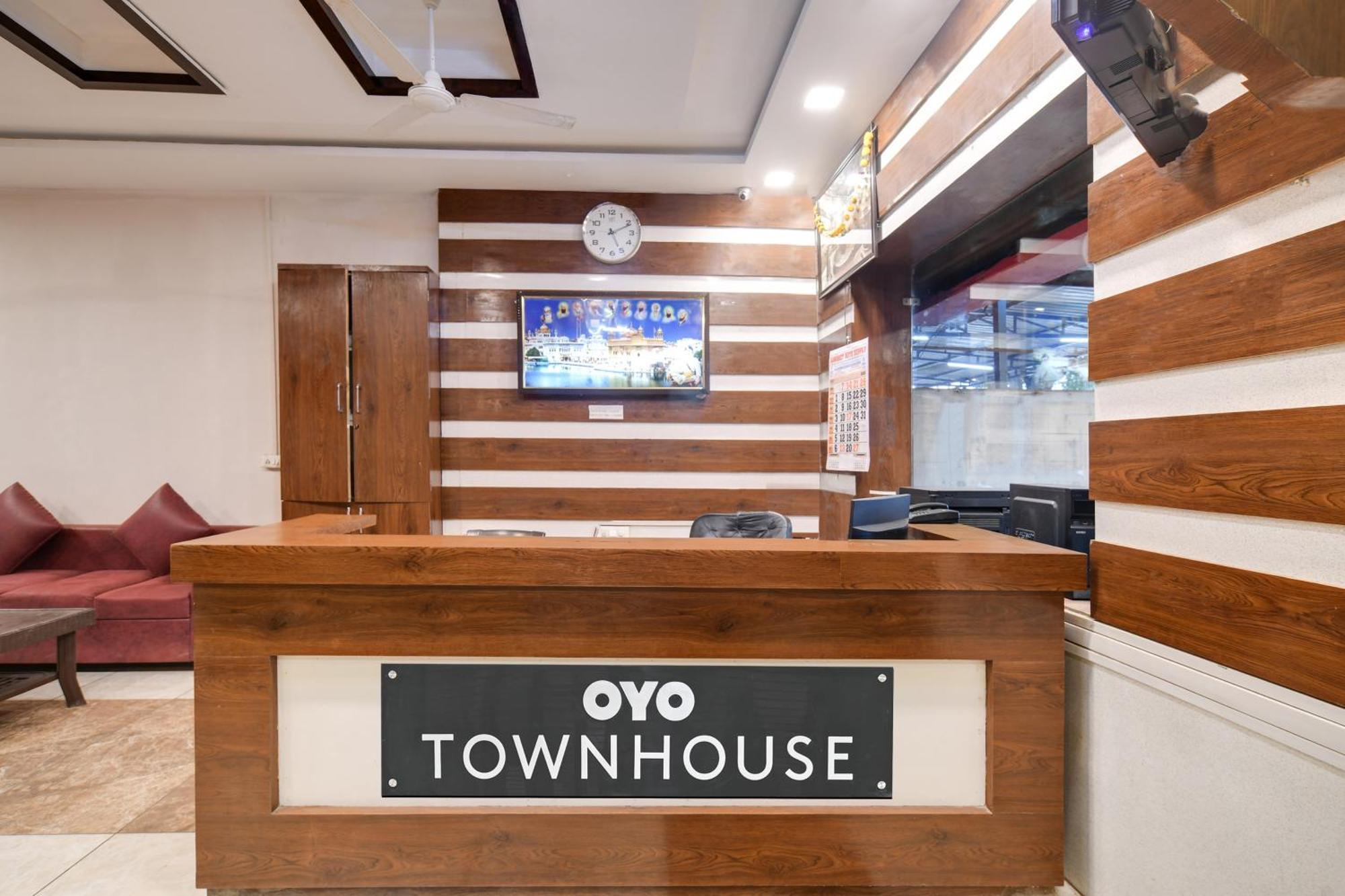 Townhouse Prime Stay Индаур Экстерьер фото