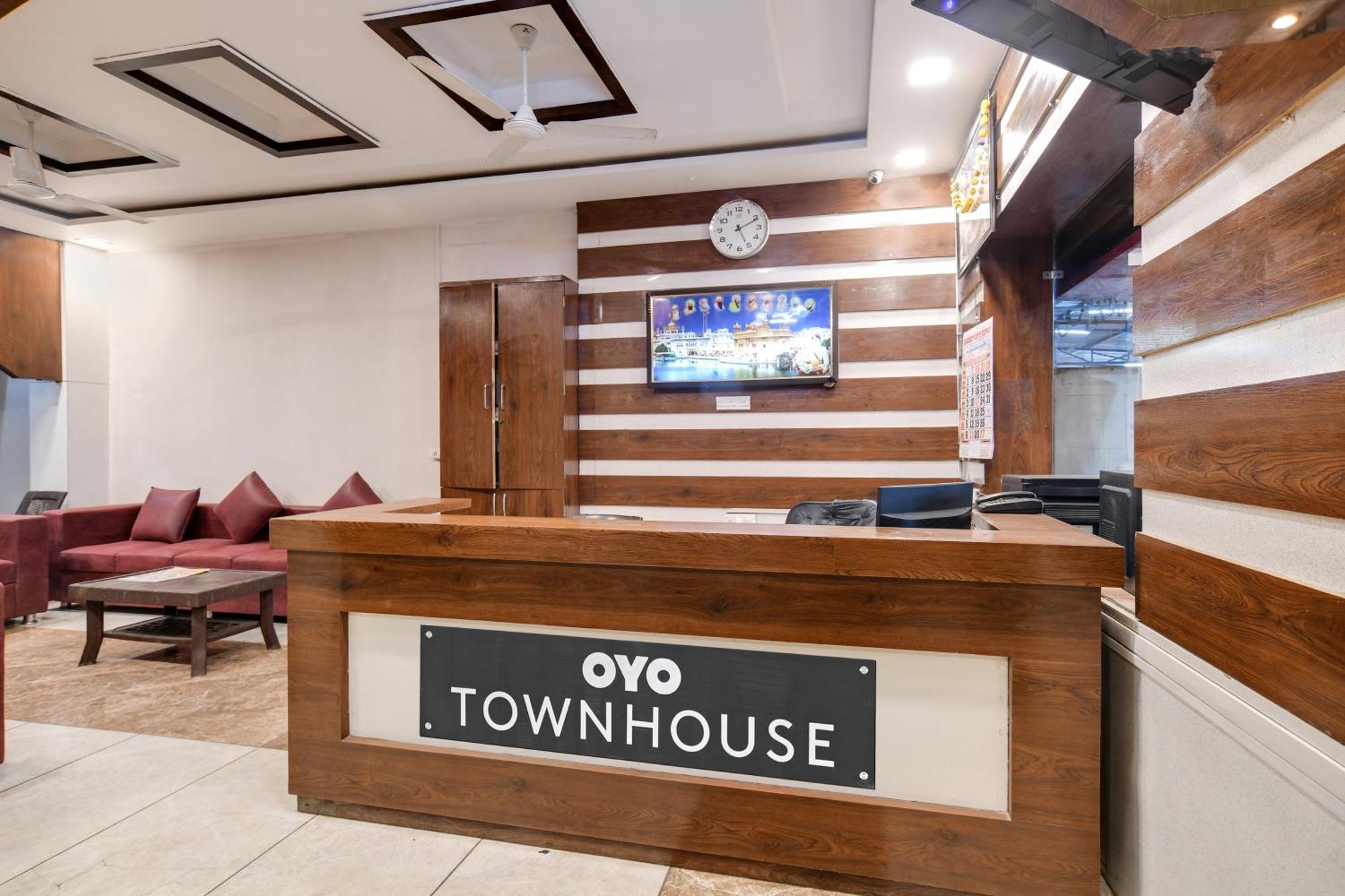 Townhouse Prime Stay Индаур Экстерьер фото