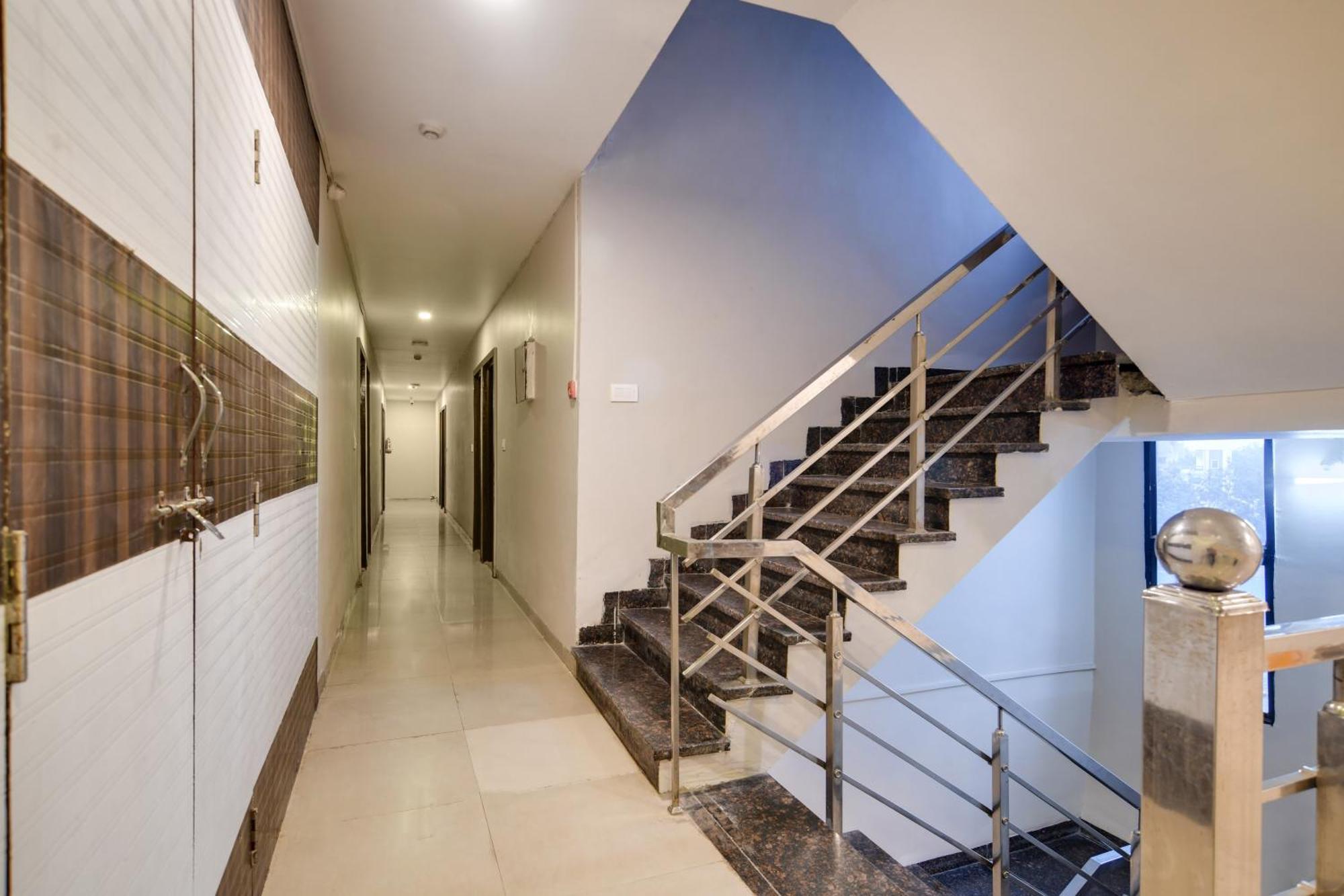 Townhouse Prime Stay Индаур Экстерьер фото