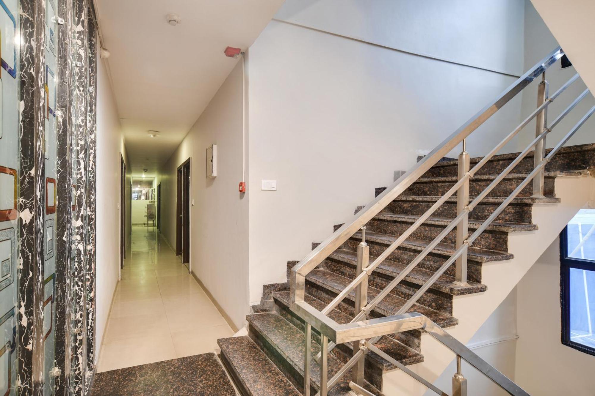 Townhouse Prime Stay Индаур Экстерьер фото
