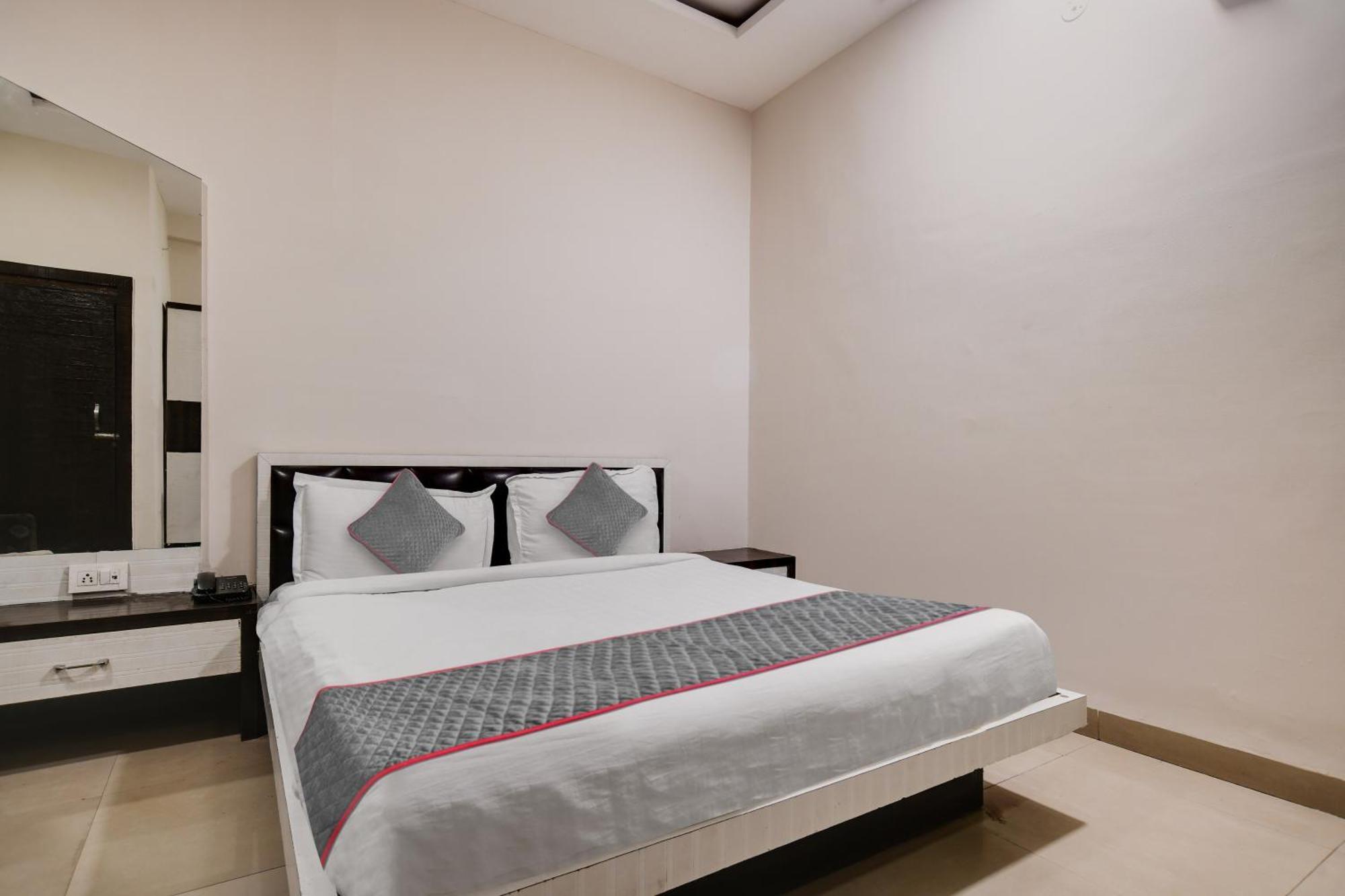 Townhouse Prime Stay Индаур Экстерьер фото